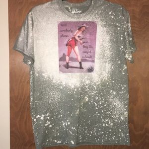 Gildan distressed L tee shirt